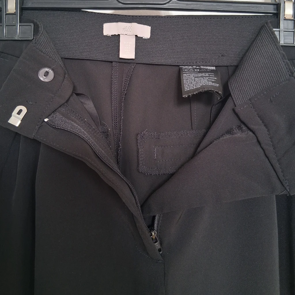 Pantalón negro con pinzas H&M - Talla 38 – photo 2